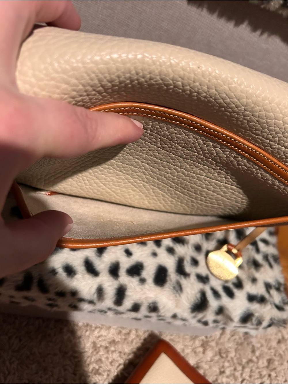 Dooney & Bourke Vintage All-Weather Leather Surrey bag w/ Matching Wallet - Picture 4 of 16